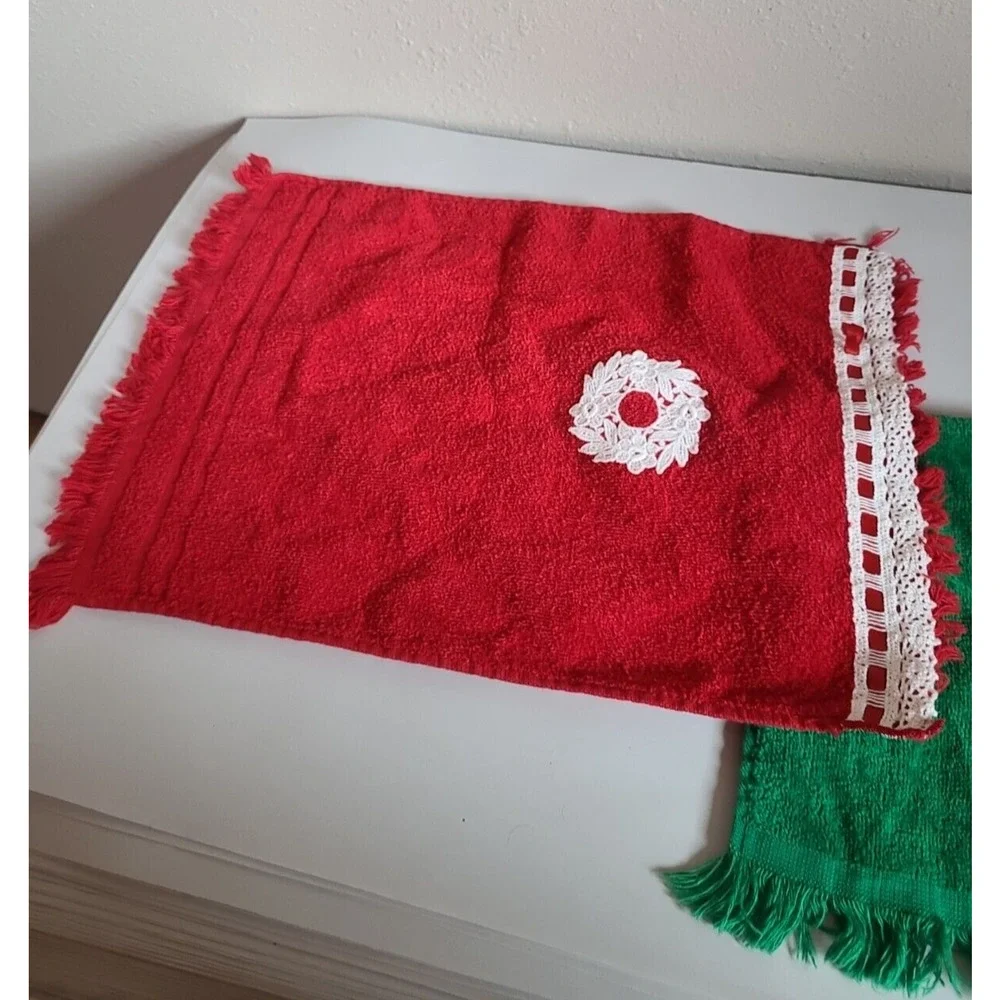Lot of 2 Vintage Red Green Embroidered Scottish Terrier Cotton Fringe Tea Towels